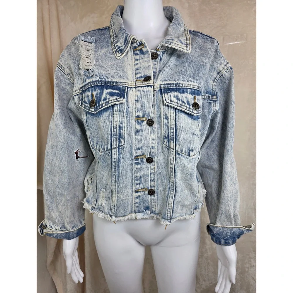 Rivalry Runway Denim Cowgirl Acid Wash Distressed Jean Jacket Light Blue L